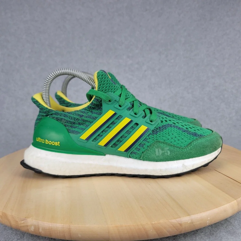 adidas Ultraboost 1.0 DNA Disney Mighty Ducks District 5 Size 4 Green HR1806